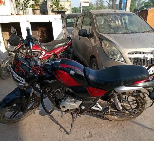 bajaj v15 custom