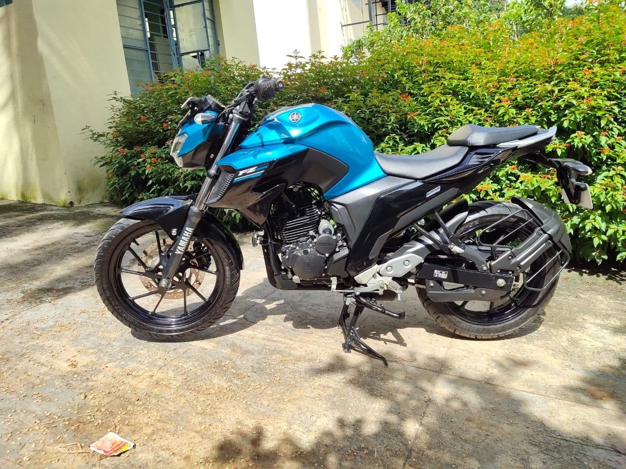 Yamaha FZ25 Review (Knight Black) - Perfect Powerful 250cc 