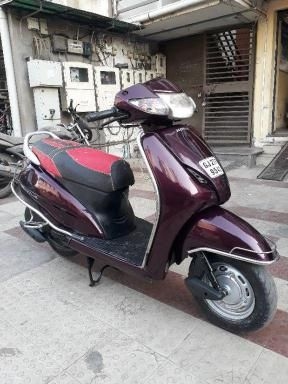 activa scooty colour